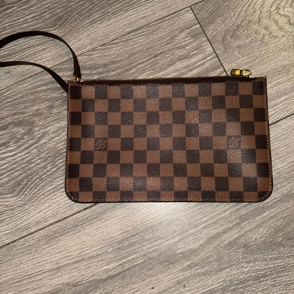 louis vuitton neverfull pouch